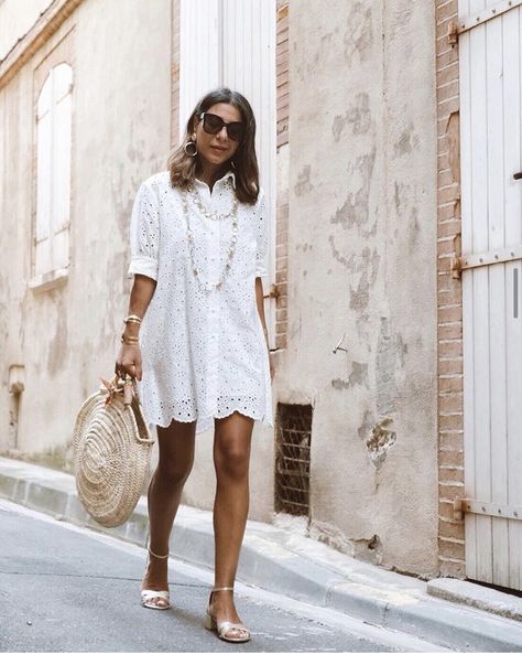 Robe chemise d’été en broderie anglaise blanche White Broderie Anglaise Dress, Broderie Anglaise Dress, Portugal Trip, Puff Sleeve Shirt, Summer Capsule, Dress Shirt Sleeves, Woven Dress, Vacation Outfits, Beach Dresses