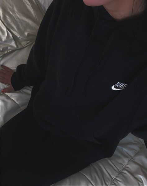 Nike Black Hoodie Outfit, Nike Black Outfit, Black Nike Hoodie Outfit Women, Black Nike Zip Up Hoodie Outfit, Nike Hoodie Outfit Women, Black Nike Hoodie Outfit, Nike Black Hoodie, Nike Hoodie Black, Black Hoodie Aesthetic