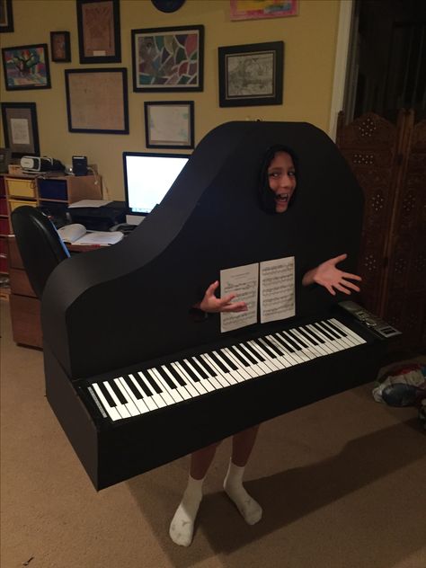 Piano costume outfit, DIY , Halloween Music Halloween Costumes, Rockstar Halloween Costume, Piano Costume, Diy Pet Costumes, Female Costumes, Halloween Costume Kids, Gifts For Music Lovers, Note Music, Music Lessons For Kids