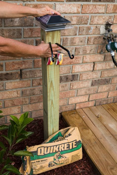 Herb Boxes Diy, Garden Hose Storage Ideas, Hose Storage Ideas, Fun Garden Art, Garden Hose Storage, Makeover Bathroom, Garden Hose Holder, Whimsical Garden Art, Hose Hanger