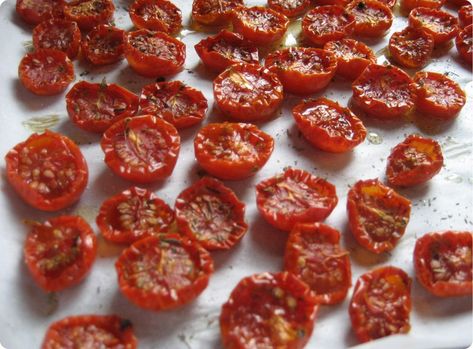 Oven Dried Tomatoes, Cherry Tomato Recipes, Slow Roasted Tomatoes, Dried Vegetables, Cherry Recipes, Dried Cherries, Tomato Recipes, Dried Tomatoes, Roasted Tomatoes