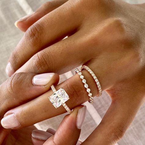 Rose Gold Wedding Ring Sets Square, Radiant Wedding Ring Set Giliarto, Modern Rose Gold Wedding Rings, Rose Gold Wedding Stackable Rings, Wedding Rings Radiant Cut, Wedding Rings Radiant, Wedding Ring Set Rose Gold, Radiant Wedding Rings, Rose Gold Wedding Rings