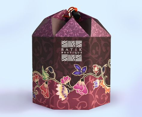 Tan Shang Jie - Batik Boutique Batik Accessories Packaging Design - World Brand Design Society  /  Batik Boutique origami packaging is a set of limited edition unique accessories design that target mainly enthusiast collector to show that malay batik culture design can be appreciated as an art. Floral Box Packaging Design, Crazy Packaging Design, Batik Packaging Design, Heritage Packaging Design, Batik Packaging, Unique Box Packaging, Raya Packaging, Patterned Packaging, Malay Culture