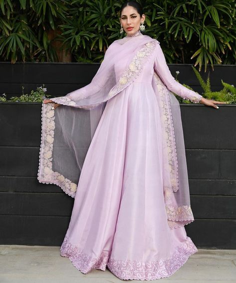 Raw Silk Long Frocks, Anarkali Outfit Ideas, Long Frocks Pakistani, Heavy Anarkali Dress, Frocks Pakistani, Anarkali Outfit, Heavy Anarkali, Pakistani Anarkali, Lace Blouse Design