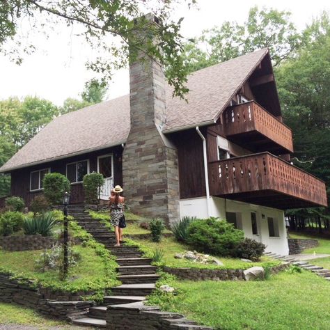 Wood Decks, Alpine Forest, German Houses, A Frame House, Farmhouse Interior, European Furniture, Farmhouse Exterior, Wood Deck, Dream House Exterior