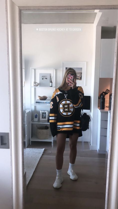 Game Date, Hockey Game Outfit, Hockey Outfits, Football Jersey Outfit, Bar Outfits, Bar Outfit, Football Game Outfit, Hockey Game, Hockey Games