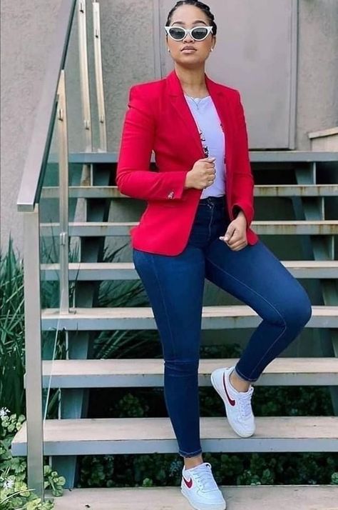 Royal Blue Pants Outfit Work, Blue Pants Outfit Work, Royal Blue Pants Outfit, Casual Outdoor Outfit, Classy Jumpsuit Outfits, Office Wear Women Work Outfits, Blue Pants Outfit, Corporate Outfit, Jeans Styling