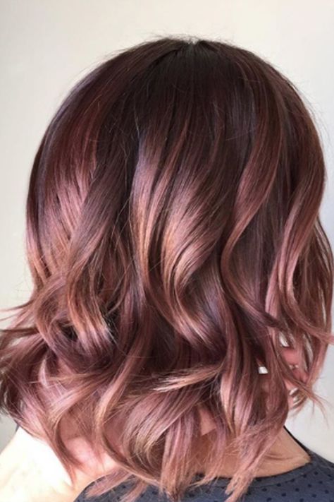 Chocolate Mauve - Gorgeous Hair Colors That Will Be Huge in 2017 Caramel Blonde Hair Color, Rose Hair Color, Caramel Blonde Hair, Blonde Ombre Balayage, Gold Hair Colors, Short Ombre Hair, Hair Color Rose Gold, Gorgeous Hair Color, Pink Highlights