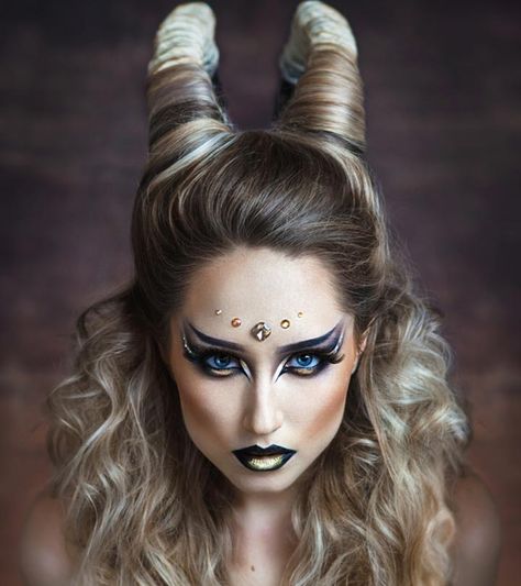 Capricorn Makeup Looks, Horoscope Photoshoot, Dark Goddess Makeup, Capricorn Makeup, Capricorn Costume, Dark Fantasy Makeup, Zodiac Photoshoot, Capricorn Photoshoot, Goddess Makeup Look