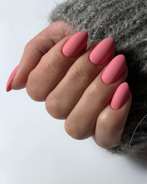 Natural Pink Nails, Slim Hands, Almond Nail Ideas, Pink Nail Ideas, Matted Nails, Oval Nails Designs, Light Clothes, Matte Pink Nails, Pink Ombre Nails