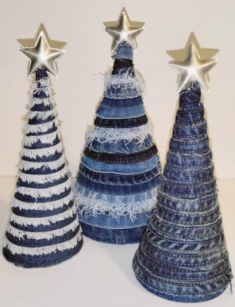 Blue Jean Christmas Tree, Denim Garland Diy, Denim Xmas Decorations, Denim Christmas Tree, Unconventional Christmas Trees, Denim Christmas, Sustainable Diy, Christmas Skating, Christmas Fabric Crafts