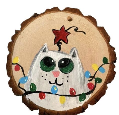 Cat Wood Slice Ornament, Painted Ornaments Christmas Diy, Cat Ornaments Diy, Wooden Ornaments Diy Wood Slices, Wood Ornament Ideas, Ornament Painting Ideas, Wooden Ornaments Diy, Christmas Ball Ornaments Diy, Christmas Fair Ideas