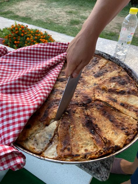 Fli is a traditional Albanian dish Albanian Traditional Food, Albanian Dishes, Albania Culture, Albania Food, Albanian Summer, Albanian Aesthetic, Balkan Summer, Albanian Cuisine, Albanian Food