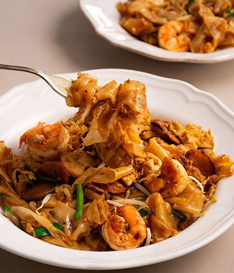 Char Kway Teow Char Kway Teow Recipe, Marions Kitchen, Char Kway Teow, Turmeric Chicken, Marion Grasby, Marion's Kitchen, Chinese Sausage, Asian Noodles, Spicy Pork