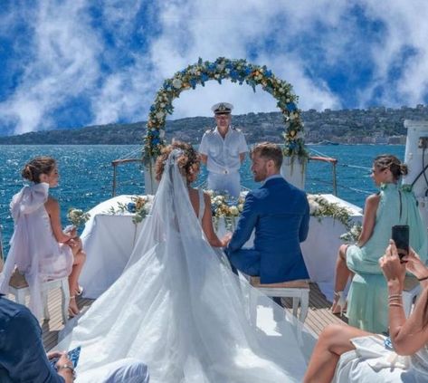 Small Boat Wedding, Wedding On A Cruise Ship, Wedding On Boat, Boat Wedding Decorations, Boat Wedding Ceremony, Boat Wedding Ideas, Yacht Wedding Ideas, Cruise Wedding Dress, Boat Wedding Reception