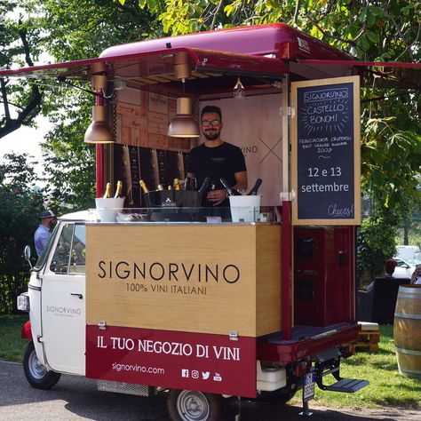 🇮🇹 Signorvino is passion for good wine and you can see the same passion in every detail of this irresistible wine truck🎖 A Piaggio Ape V-Curve can be converted in any kind of drink/tap truck: coffee, wine, beer, cider, aperitifs, cocktails, prosecco, smoothies, champagne, you name it 🍻🥂🍷🥃🍸🍹🥤🍾☕️ Do not miss your chance to stand out from the competence! 🤩 #winetruck #weintruck #camionavin #apecar #triporteur #italianwine Wine Food Truck, Mobile Wine Bar, Wine Truck, Tap Truck, Coffee Food Truck, Wine Cart, Beer Truck, Famous Drinks, Mobile Coffee Shop