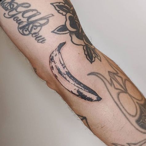 tattoos for patchwork Velvet Underground Tattoo, Andy Warhol Tattoo, Banana Tattoo, Underground Tattoo, Chic Tattoo, Sick Tattoo, Wicked Tattoos, Doodle Tattoo, Discreet Tattoos