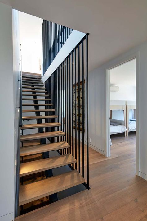 Industrial Staircase, درج السلم, Architecture Renovation, Wood Railing, Stairway Design, Stairs Design Modern, Stair Case, Home Stairs Design, Staircase Railings