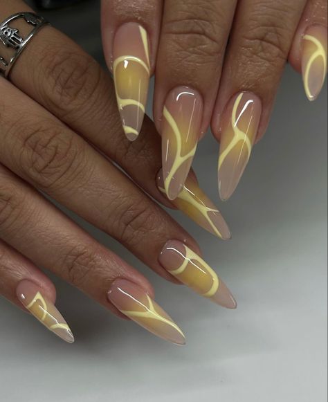 Kutek Disney, Unghie Sfumate, Nagellack Trends, Her Nails, Classy Acrylic Nails, Almond Nails Designs, Almond Nail, Yellow Nails, Manicure Y Pedicure