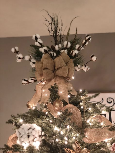 Country Tree Topper, Farmhouse Tree Topper Ideas, Burlap Tree Topper, Farmhouse Tree Topper, Rustic Tree Topper, Burlap Tree, Christmas Tree Decorations Ribbon, Xmas Tree Toppers, Burlap Christmas Tree