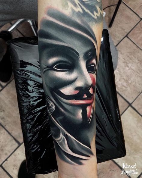 V For Vendetta Tattoo, Anonymous Tattoo, Vendetta Tattoo, Tato Realis, Anonymous Mask, Surreal Tattoo, The Best Tattoos, Realistic Tattoo Sleeve, Gangsta Tattoos