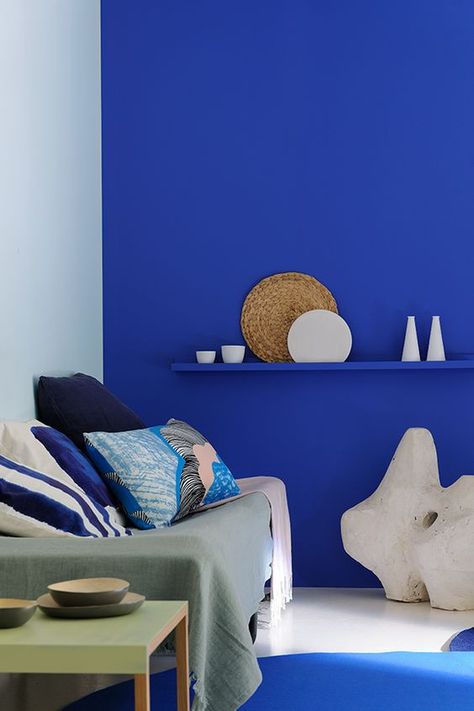 12 couleurs à adopter pour un salon lumineux Yves Klein Blue, Thermal Blanket, Home Decor Ideas Living Room, Ideas Living Room, Home Design Ideas, Home Decorating Ideas, Blue Rooms, Blue Interior, Luxury Blanket