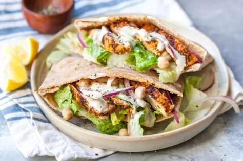 Healthy Recipes for Ulcerative Colitis Chicken Pita Recipes, Veg Tacos, Chicken Pitas, Chili Lime Vinaigrette, Pita Recipes, Caesar Chicken, Chicken Pita, Chicken Caesar, Chicken Caesar Salad