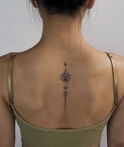 Pubic Bone Tattoos Ideas, Font Tato, Small Back Tattoos, Neck Tattoos Women, Back Of Neck Tattoo, Small Pretty Tattoos, Petite Tattoos, Spine Tattoos For Women, Tattoos Geometric