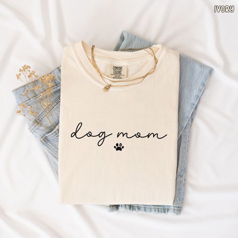 Dog Mom Apparel, Mom Gift Ideas, Mom Crewneck, Cursive Font, Dog Mom Shirt, Dog Mom Gifts, Crew Neck Shirt, Mom Outfits, Mama Shirt