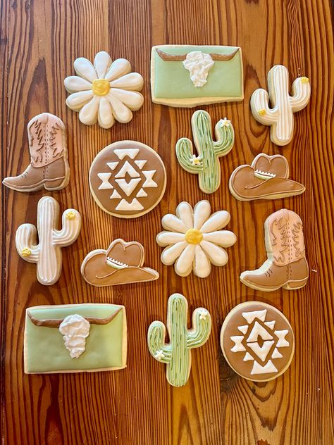 Western Christmas Cookies Decorated, Longhorn Cookies Decorated, Western Decorated Cookies, Western Gender Reveal Cookies, Cowboy Sugar Cookies Decorated, Western Themed Cookies, Boot Cookies Decorated, Western Birthday Cookies, Cactus Cookies Decorated