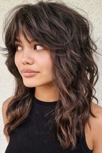 If you're in search of a hairstyle that's effortlessly chic, low-maintenance, and utterly cool for the scorching days ahead, look no further than the edgy shag haircut. In this carefully picked compilation, I've rounded up 15 edgy shag haircuts that are sure to ignite your inner rockstar. 70s Female Hairstyles, 70s Hair Rockstar, Long Shag No Bangs Haircut, Shag On Round Face, Female Shag Haircut, Rocker Haircuts For Women, Medium Long Shag, Rock Haircut For Women, Rocker Shag Haircut