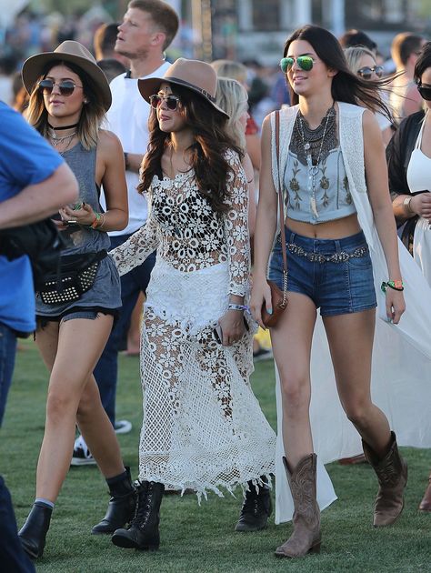 Selena Gomez Coachella, Kendall Coachella, Coachella Kendall Jenner, Kylie Jenner Selena Gomez, The Jenners, Coachella Theme, Rave Party Outfit, Coachella 2014, Selena Selena