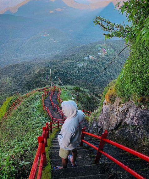 Sri Pada, also known as Adam’s Peak, is a 2,243m (7,359 ft) mountain in the central highland region of Sri Lanka. Popular for Sri Lankans and tourists alike. The typical climb is started in the middle of the night so you can reach the peak for a breathtaking adams peak sunrise. Adam's Peak Sri Lanka, Adams Peak, Sri Lanka Photography, Sri Lanka Holidays, Adam's Peak, Maldives Beach, Visit Maldives, Plitvice Lakes National Park, Sri Lanka Travel