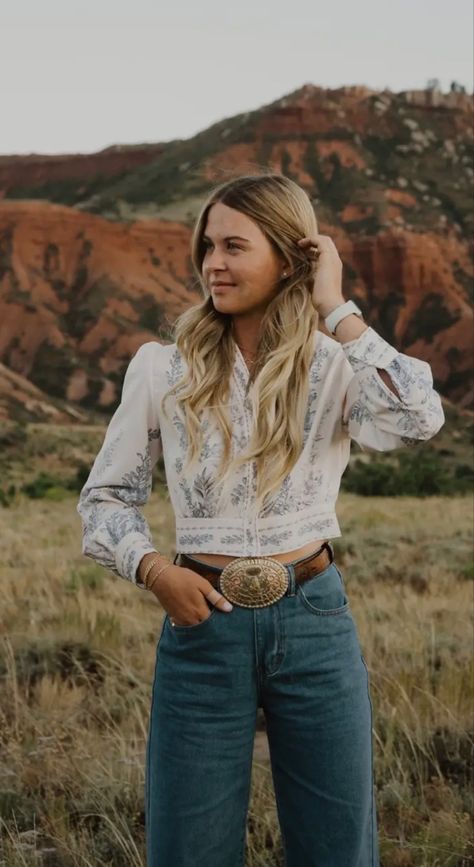 County Boho Outfit, Western Feminine Outfits, Clean Western Aesthetic, Country Fashion Aesthetic, Cowboy Formal Women, Cottagecore Western Aesthetic, Soft Cowgirl Outfit, Classic Western Outfits Women, Feminine Western Outfits