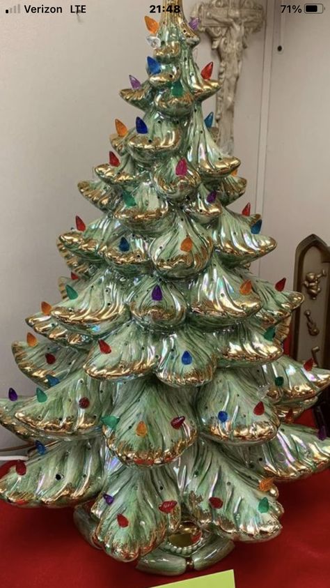 Ceramic Christmas Trees Ideas, Vintage Ceramic Tree, Ceramic Christmas Trees Display, Ceramic Christmas Trees Painting Ideas, Ceramic Xmas Trees, Ceramic Tree Display, Vintage Ceramic Christmas Trees, Painted Ceramic Christmas Trees, Ceramic Tree Painting Ideas