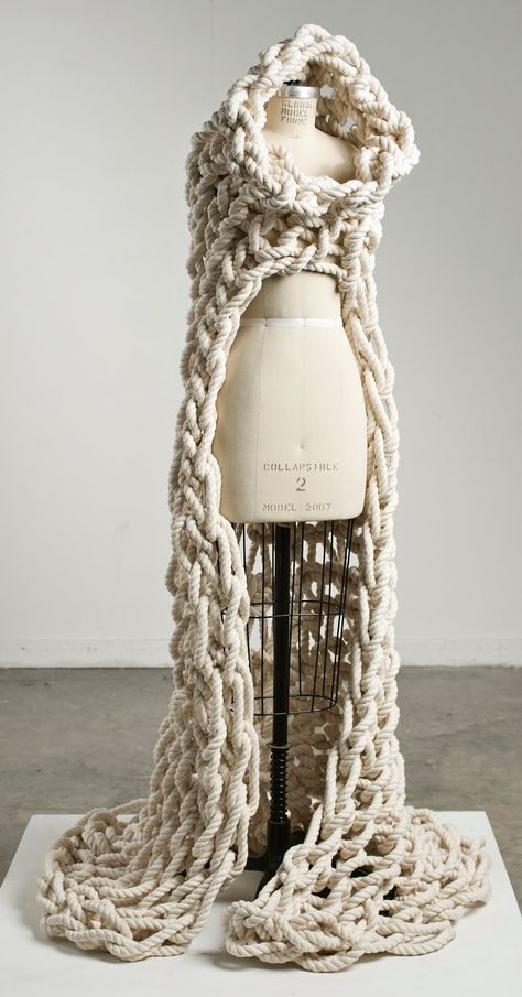 Giant Knitting, Textiles Techniques, Knitted Wit, Knitwear Fashion, Diy Couture, Hand Work, Knit Fashion, Knitting Inspiration, Mode Inspiration