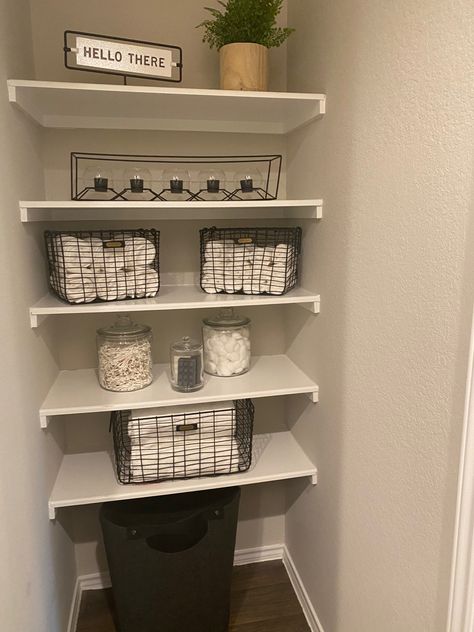 Restroom Shelf Organization, Restroom Closet Ideas, Linen Closet Shelves, Ideas For Bathrooms, House Fever, Apartment List, Bathroom Linen Closet, Shelf Closet, Bathroom Closet Organization