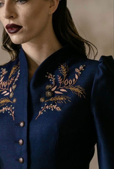 Lena Hoschek, Retro Mode, Diy Blouse, Embroidered Clothes, Embroidery Fashion, Fashion Mistakes, Kurta Designs, Mode Inspiration, Stylish Dresses