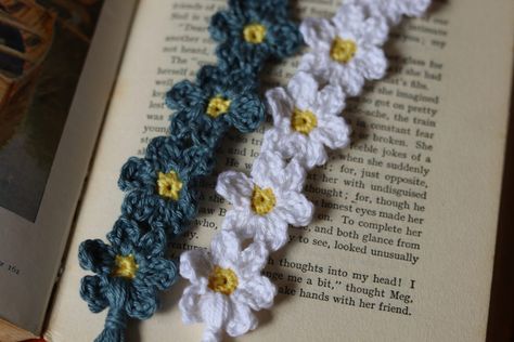 Free Crochet Bookmark Patterns, Free Crochet Bookmark, Daisy Bookmark, Bookmark Crochet Pattern, Easy Crochet Bookmarks, Valentine Day Video, Bookmark Crochet, Crochet Bookmark Pattern, Crochet Bookmark