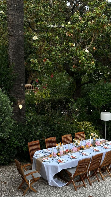 Lunch Table Settings, Places To Stay In London, Rhode Lip, Lego Wedding, Hamptons Aesthetic, Florida Beach House, Hotels In London, Lunch Party, Lunch Table