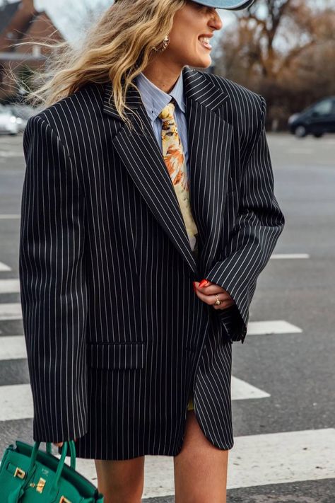 Woman In Suit, Glamour Outfit, Elegant Outfit Classy, Belle Silhouette, Business Chic, Event Outfit, Looks Street Style, Fashion Victim, Basic Outfits