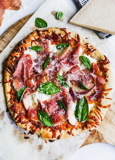 Pizza With Burrata, Pizza Oven Backyard, Peach Prosciutto, Pizza Stromboli, Peach Pizza, Burrata Pizza, Ooni Pizza, Onion Pizza, Prosciutto Pizza