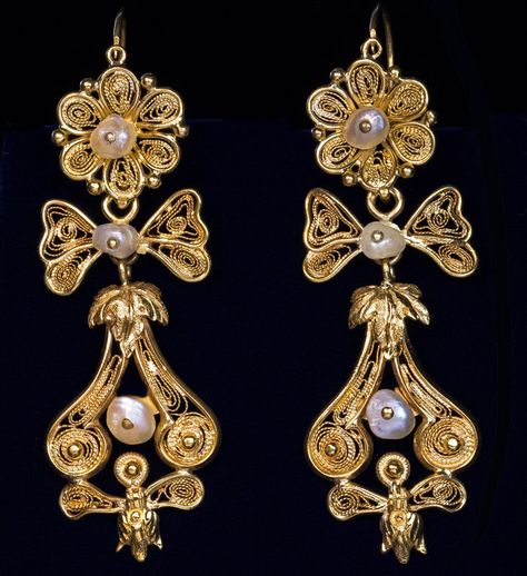 Victorian Greek revival, circa 1880 A pair of brilliantly hand crafted high carat gold (between 20K and 22K ) filigree earrings is designed in ancient Gree Filigree Jewelry Vintage, Russian Jewellery, Vintage Earrings Victorian, Chinese Empress, Middle Eastern Jewelry, Russian Jewelry, Gold Filigree Earrings, Victorian Hand, Ancient Jewellery