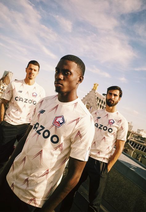 New Balance Launch Lille 22/23 Fourth Shirt - SoccerBible Football Jersey Photoshoot, Soccer Photoshoot Ideas, Football Photoshoot Ideas, Yearbook Aesthetic, Jersey Photoshoot, Soccer Team Photos, Sport Photoshoot Ideas, Football Streetwear, Gb Flag