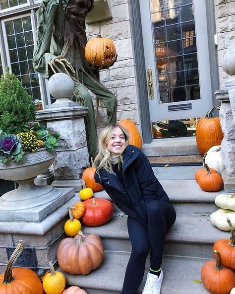 Cassie Ho, Cassie Howard, Halloween Stories, Fashion Halloween, Sydney Sweeney, Fall Feels, Tag Photo, Girl Inspiration, Good Smile