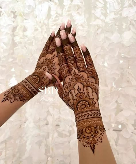 40  Eid Henna Mehndi Designs - Boss Babe Chronicles Bridal Henna Designs Modern, Engagement Mehendi Designs, Simple Bridal Henna, Henna Designs Bridal, Intricate Henna Designs, Full Hand Henna, Henna Engagement, Indian Henna Designs, Henna Flower Designs