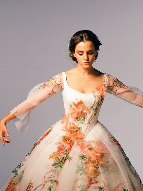 emma watson is a princess living among us Belle Wedding Dresses, Gaun Abad Pertengahan, Emma Watson Belle, The Beast Movie, Beauty And The Beast Movie, Disney Beauty And The Beast, Hermione Granger, Emma Watson, Hermione