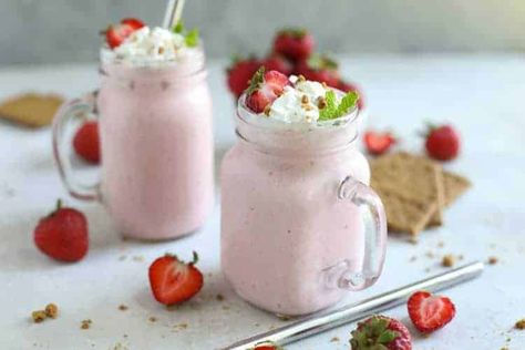 Cottage Cheese Recipes Breakfast, Strawberry Cheesecake Smoothie, Bariatric Snacks, Nutri Bullet Recipes, Biggest Loser Recipes, Cheesecake Smoothie, Postpartum Meals, Bullet Recipes, Nutri Bullet