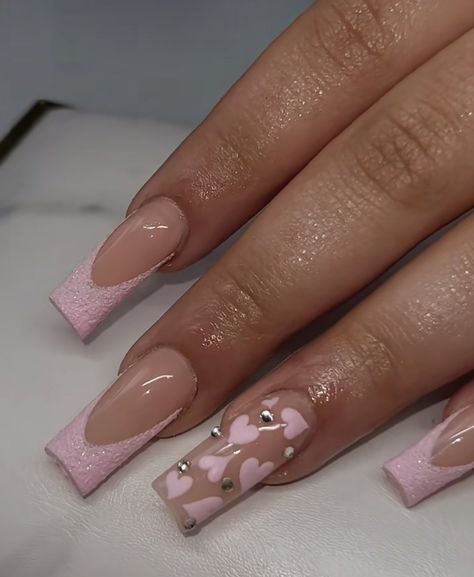 Cute Nail Ideas With Hearts, Heart Acyrilics Nails, Acrylic Nail Designs Coffin Pink, Nice Acrylic Nails Design, Cute Nail Inspo Acrylic Short, Nails Acrylic Heart Design, Cute Simple Nails Square, Nail Ideas With Hearts, Acrylic Nail Designs Square