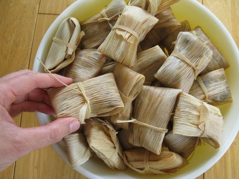 Mini Tamales- so all my friends can get a little taste of home Mini Tamales Appetizers, Tamale Party Ideas, Mini Tamales, Tamale Party, Dumpling Party, Mexican Catering, Vegan Tamales, Tamales Recipe, Tamale Recipe